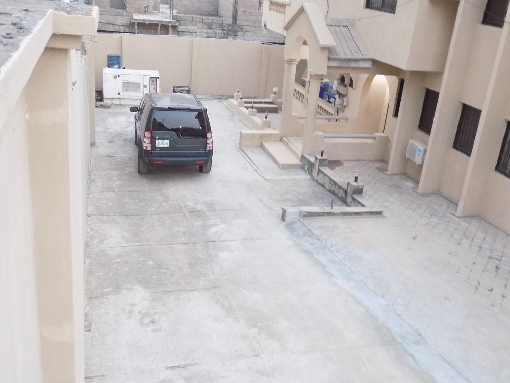 איקג'ה Posh Apartments And Hotel מראה חיצוני תמונה