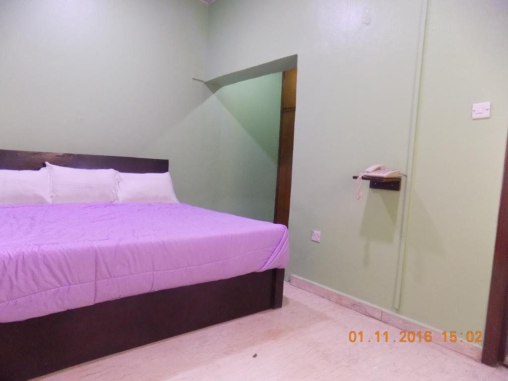 איקג'ה Posh Apartments And Hotel מראה חיצוני תמונה