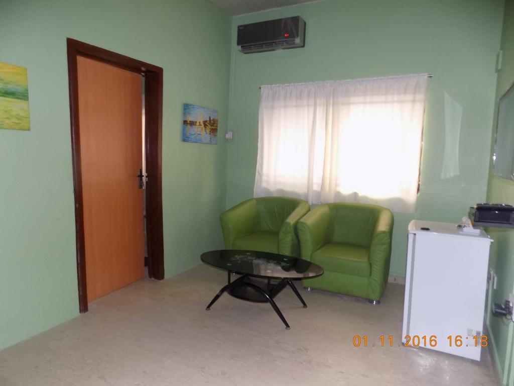 איקג'ה Posh Apartments And Hotel מראה חיצוני תמונה