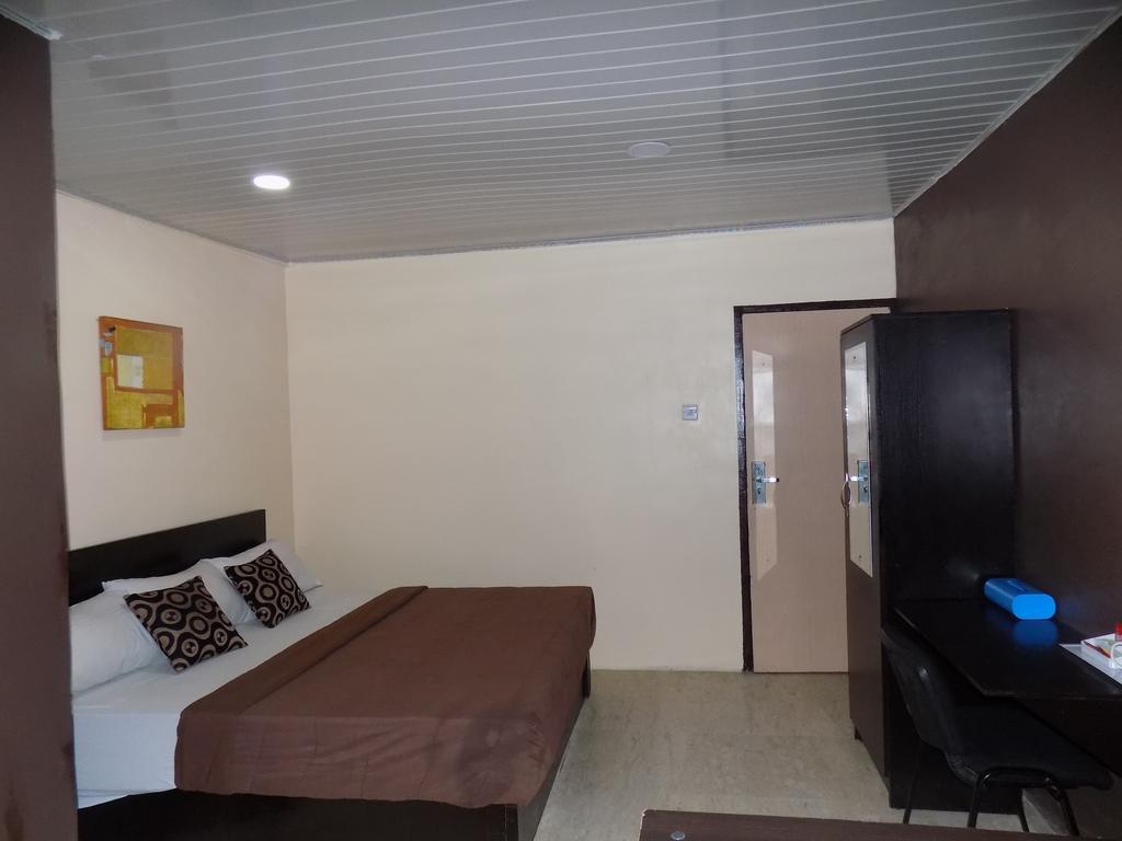 איקג'ה Posh Apartments And Hotel מראה חיצוני תמונה