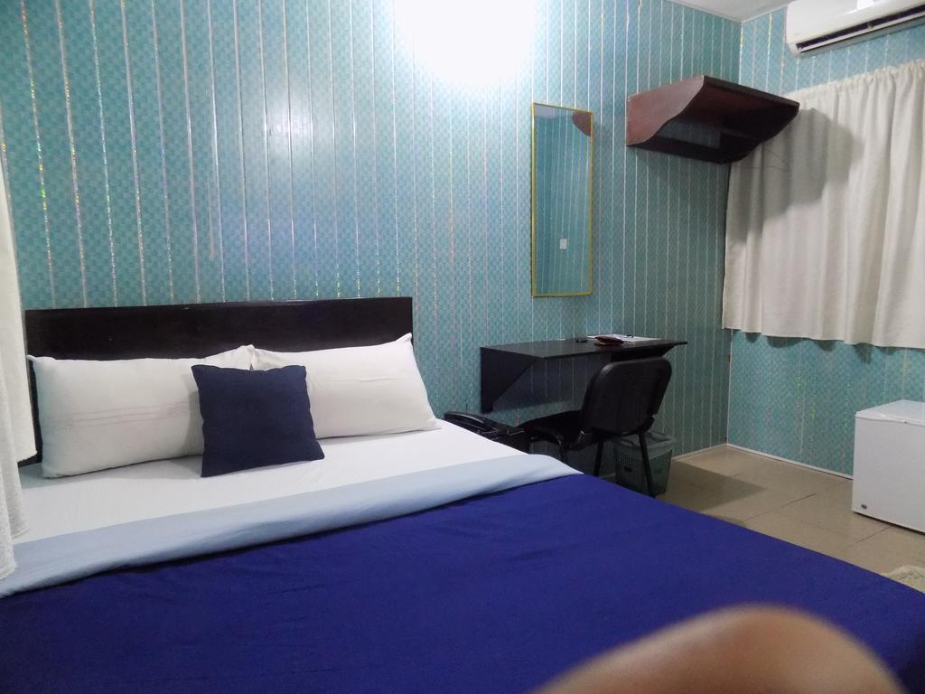 איקג'ה Posh Apartments And Hotel מראה חיצוני תמונה