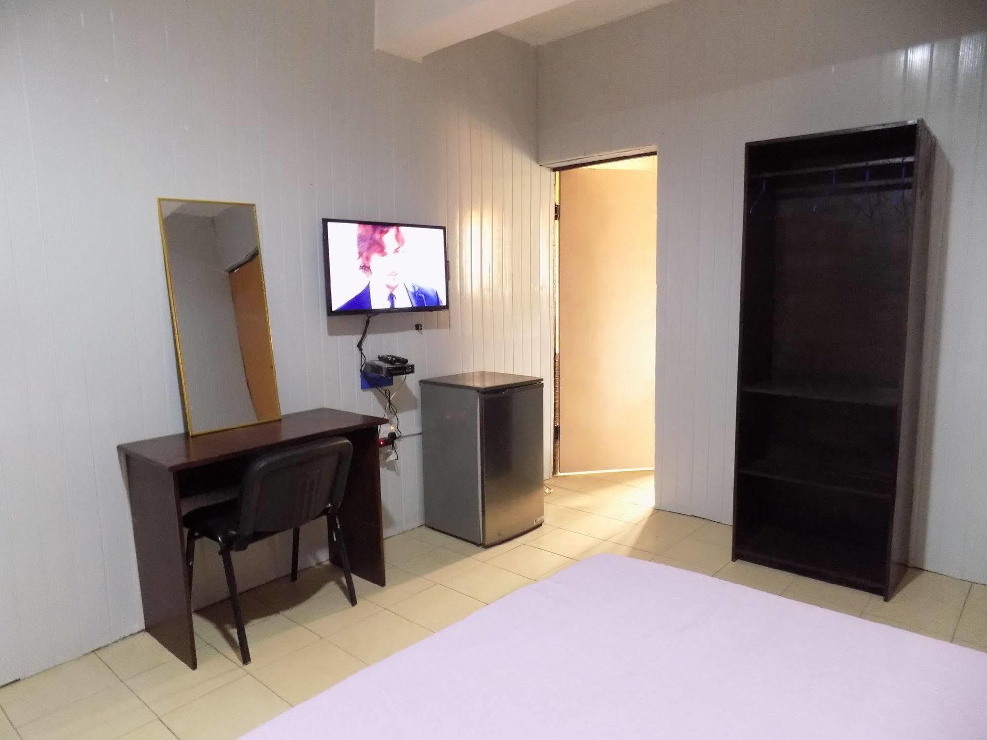 איקג'ה Posh Apartments And Hotel מראה חיצוני תמונה