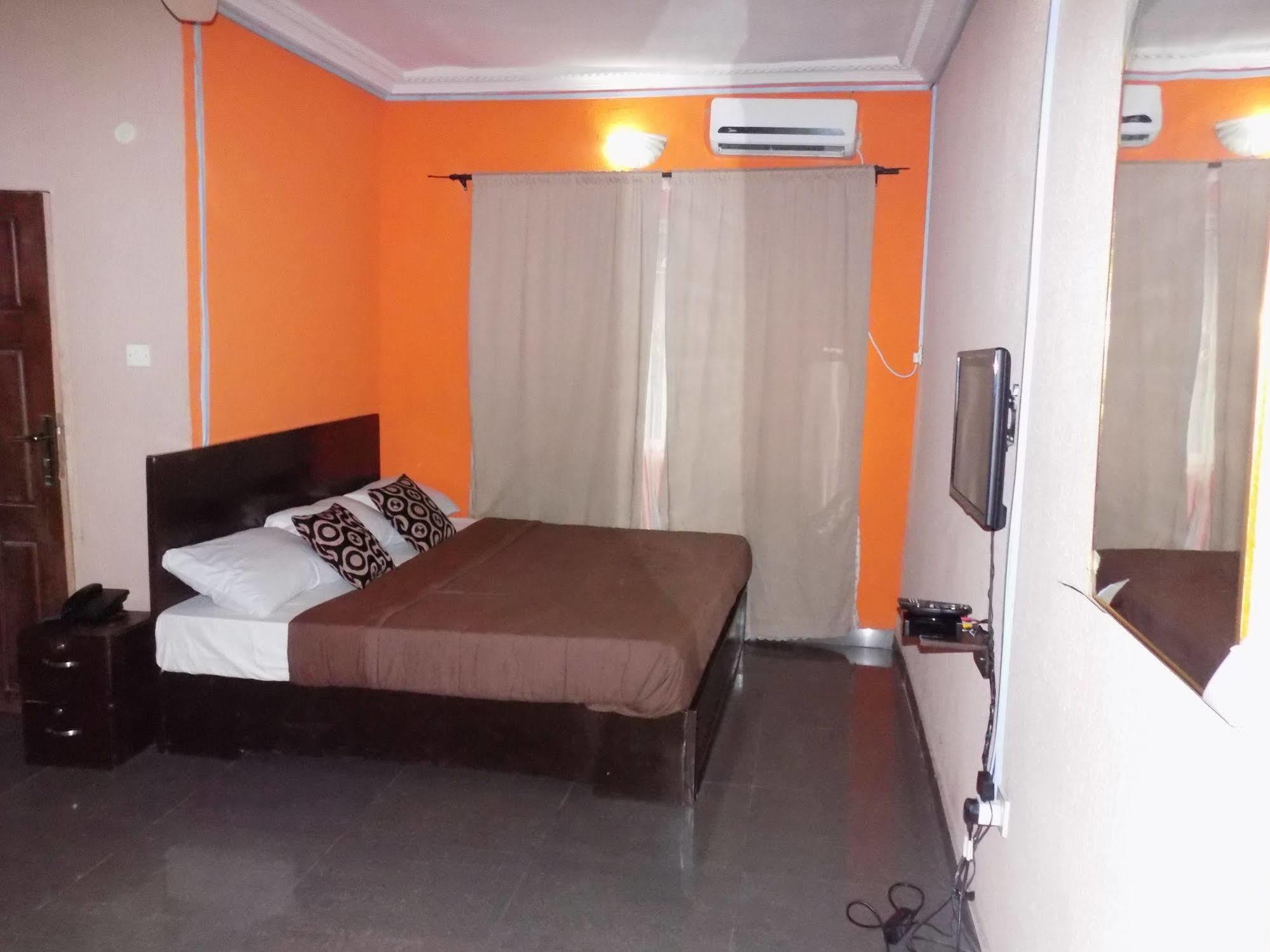 איקג'ה Posh Apartments And Hotel מראה חיצוני תמונה