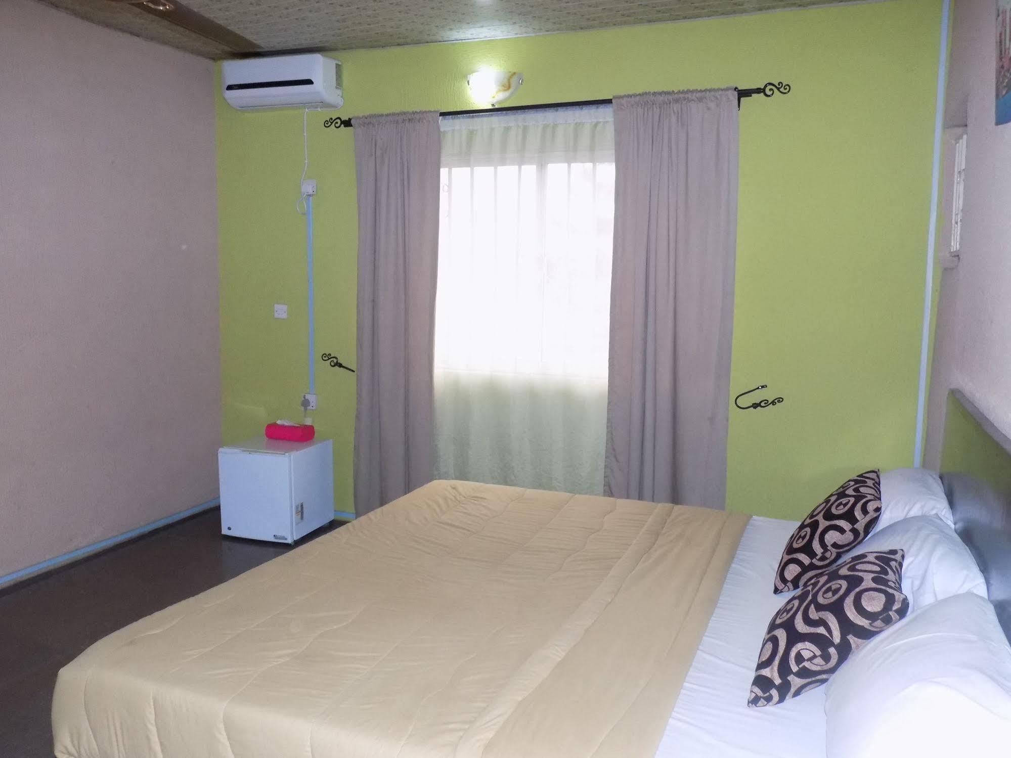 איקג'ה Posh Apartments And Hotel מראה חיצוני תמונה