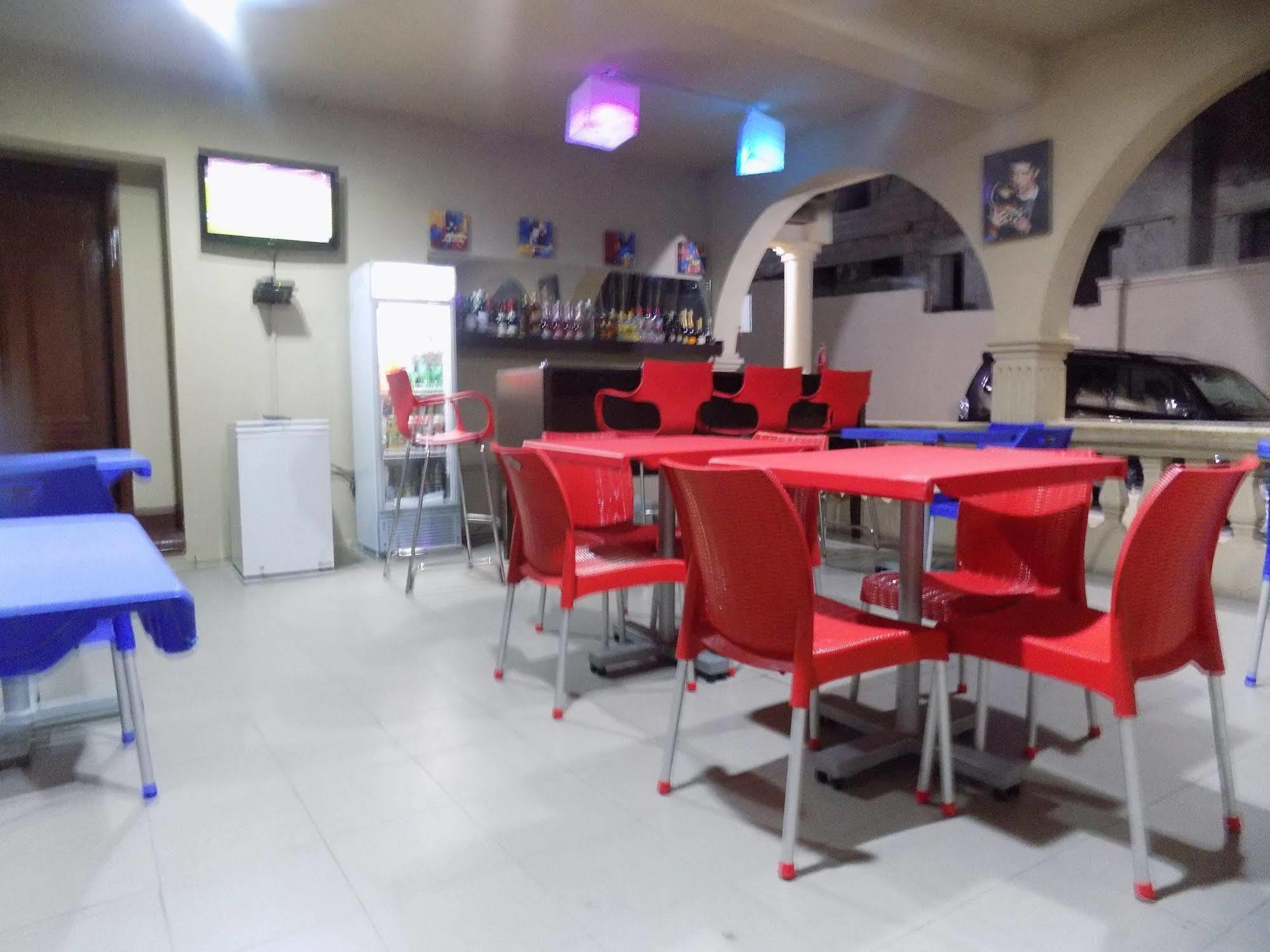 איקג'ה Posh Apartments And Hotel מראה חיצוני תמונה